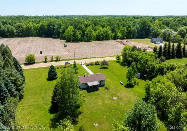 Homes for sale in Fowlerville, MI | 7191 Nicholson Rd, Fowlerville, MI 48836 | MLS# 60998852