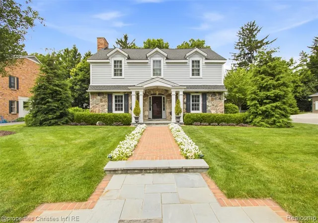 2nd image of 485 Westwood Dr, Bloomfield Hills, MI 48301 2652 | MLS# 61006270