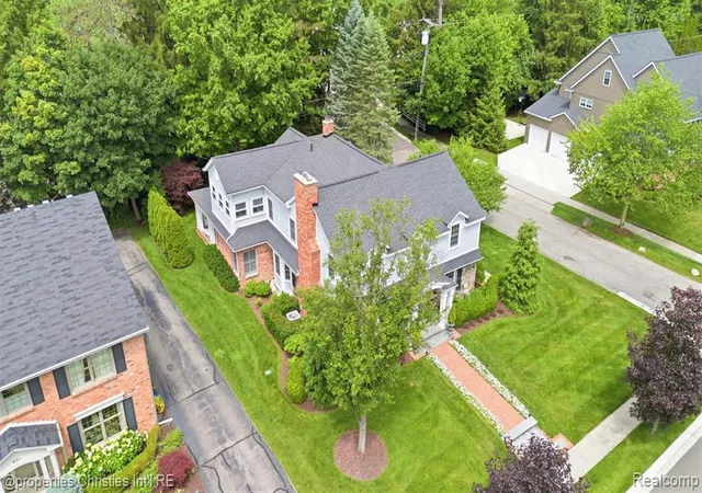 3rd image of 485 Westwood Dr, Bloomfield Hills, MI 48301 2652 | MLS# 61006270