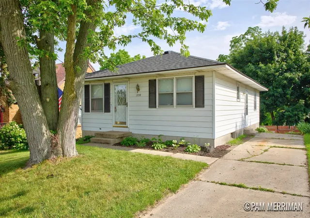 Homes for sale in Grand Rapids, MI | 1735 Woodworth St, Grand Rapids, MI 49525 | MLS# 70542847