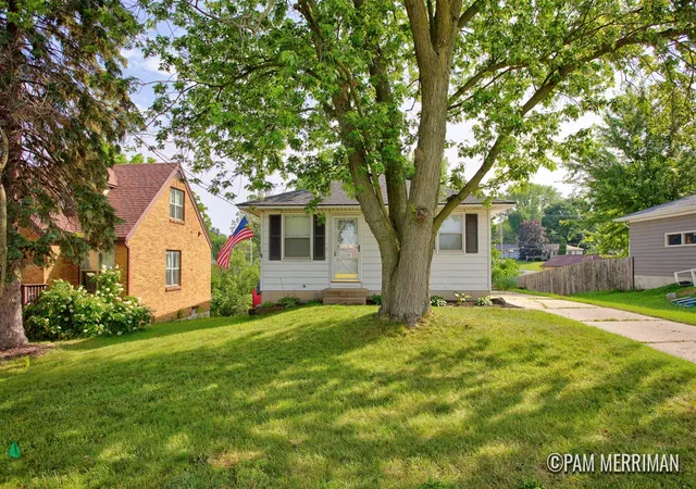 Homes for sale in Grand Rapids, MI | 1735 Woodworth St, Grand Rapids, MI 49525 | MLS# 70542847