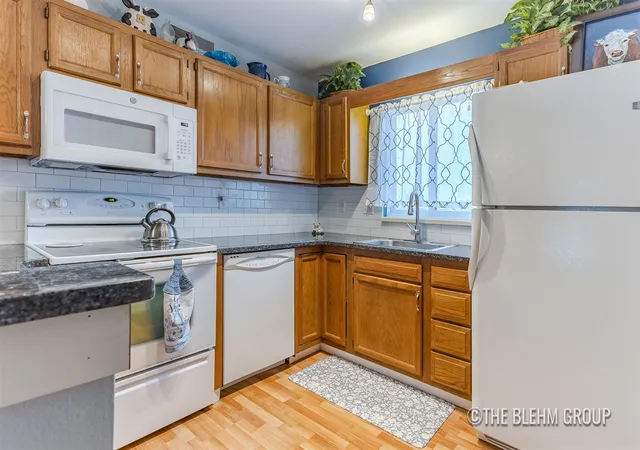 Homes for sale in Grand Rapids, MI | 3288 Devonwood Hls, Grand Rapids, MI 49525-1399