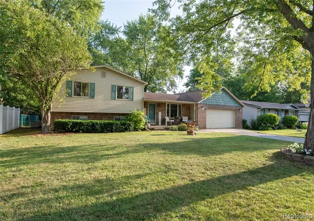 1st image of 4395 Regency Rd, Swartz Creek, MI 48473 8807 | MLS# 61023761