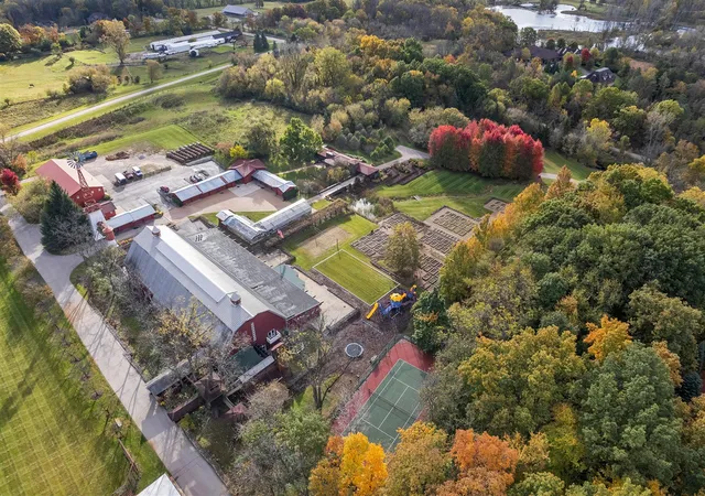 3rd image of 5200 Turtle Point Dr, Ann Arbor, MI 48105 | MLS# 70524381