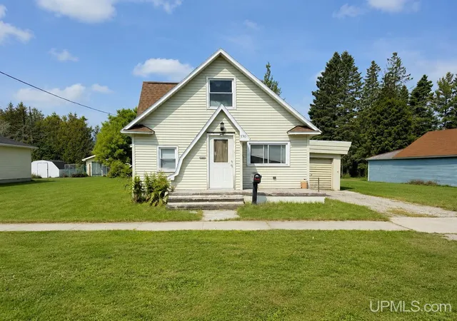 Homes for sale in Manistique, MI | 130 S 4th St, Manistique, MI 49854 | MLS# 50213577