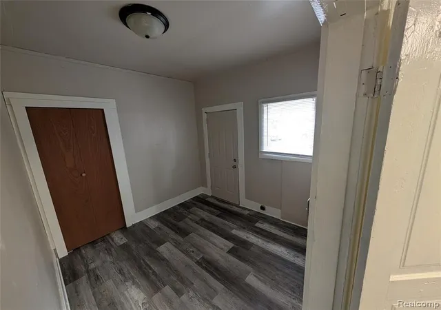 Listing Photo 2 - Condo for sale in building located at 220 W Park St, Lapeer, MI 48446