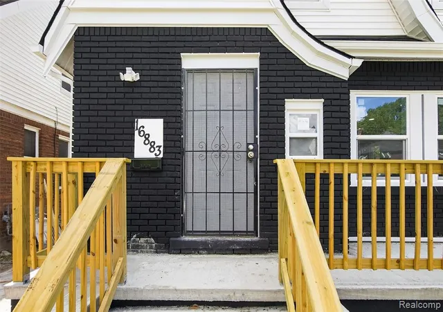 Photo 4 of Sale Pending at 16883 Santa Rosa Dr, Detroit, MI 48221 2628 | MLS# 61005280 | Listing updated on 2026-10-11