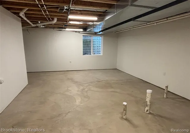 Listing Photo 2 - Condo for sale in building located at 112 Mount Vernon St, Wayne, MI 48202 - Unit #6