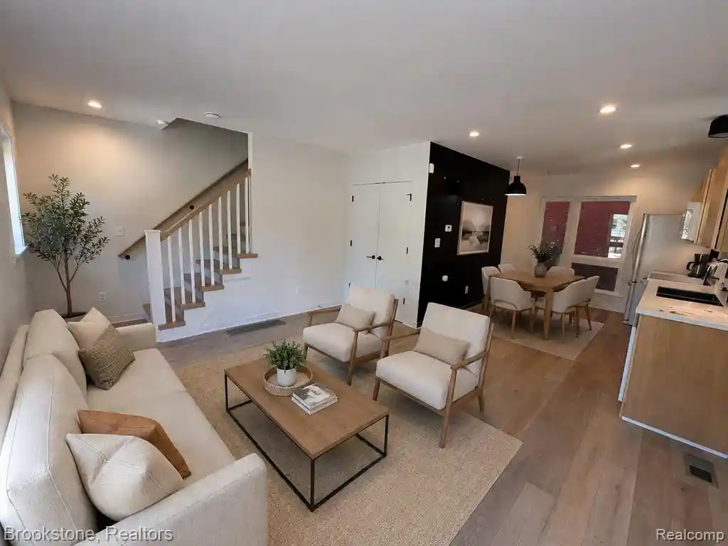 Listing Photo 2 - Condo for sale in 112 Mount Vernon St located at 112 Mount Vernon St, Wayne, MI 48202 - Unit 112 Mount Vernon St