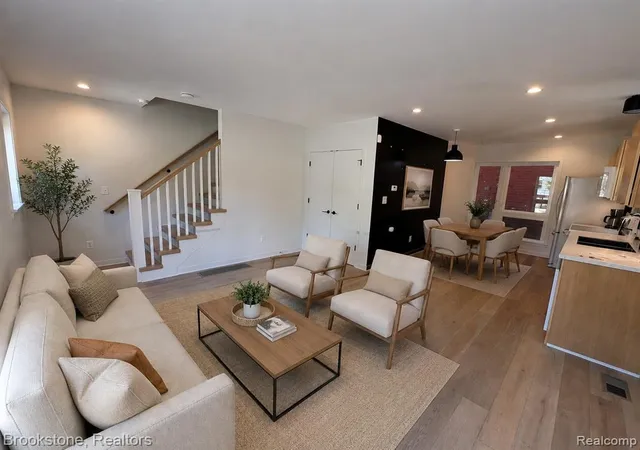 Photo 2 of Condo for sale at 112 Mount Vernon St #6, Detroit, MI 48202 2518 | MLS# 60997904 | Listing updated on 2026-08-27