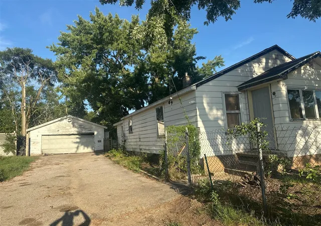 3rd image of 617 Gestner Rd, Benton Harbor, MI 49022 | MLS# 70540489
