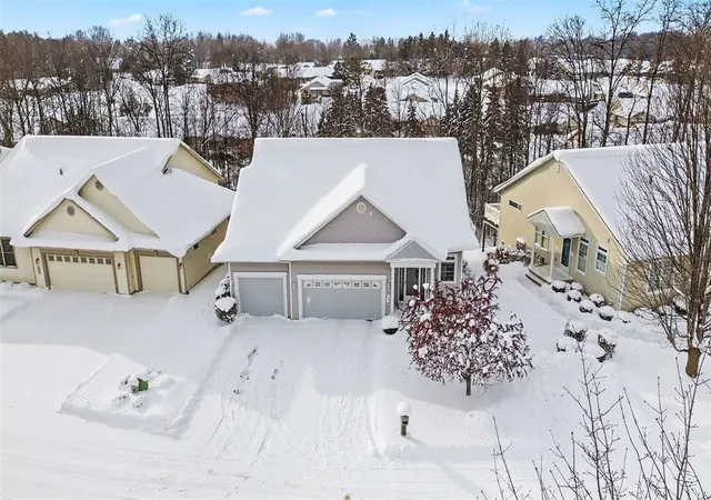 Photo 2 of Condo for sale at 1087 Barrington, Grand Rapids, MI 49534 | MLS# 70512562 | Listing updated on 2026-08-03