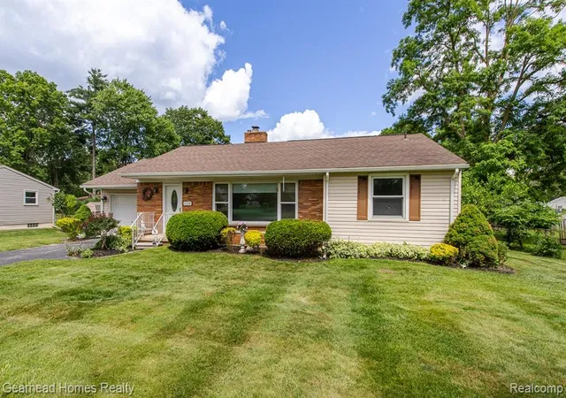 Homes for sale in Waterford, MI | 1224 Hira St, Waterford, MI 48328 | MLS# 61004258