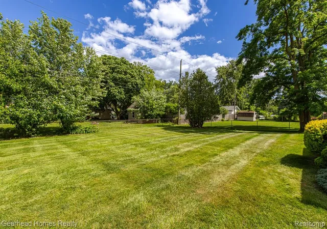 Homes for sale in Waterford, MI | 1224 Hira St, Waterford, MI 48328 | MLS# 61004258