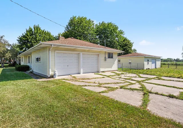 Photo 1 of Sale Pending at 802 N Se Boutell Rd, Essexville, MI 48732 | MLS# 50216578 | Listing updated on 2026-07-30