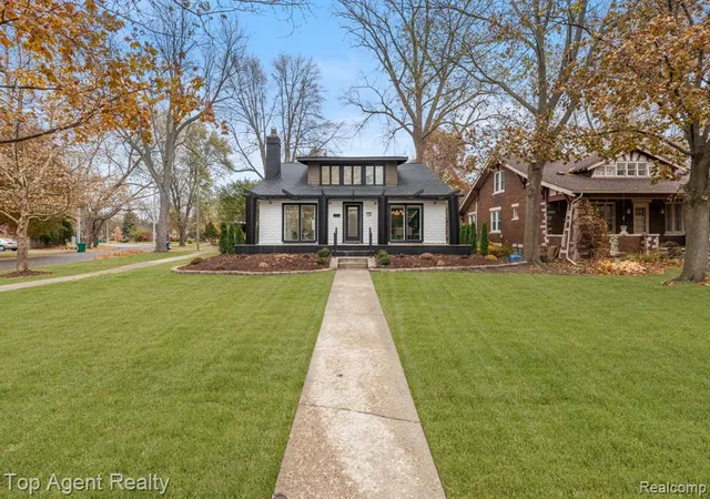 3rd image of 784 Barrington Rd, Grosse Pointe Park, MI 48230 | MLS# 61005055