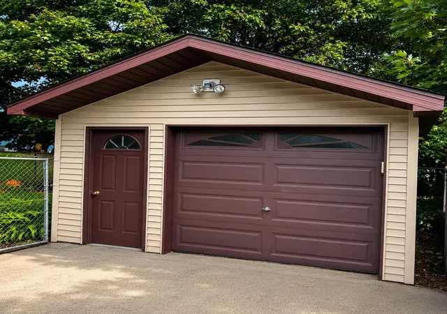 Photo 3 of Sale Pending at 406 S Dewitt St, Bay City, MI 48706 | MLS# 50215065 | Listing updated on 2026-07-25