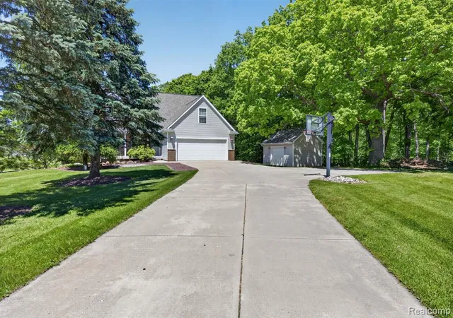 Photo 4 of Single family home for sale at 9055 Hegel Rd, Goodrich, MI 48438 9252 | MLS# 60998434 | Listing updated on 2026-10-29