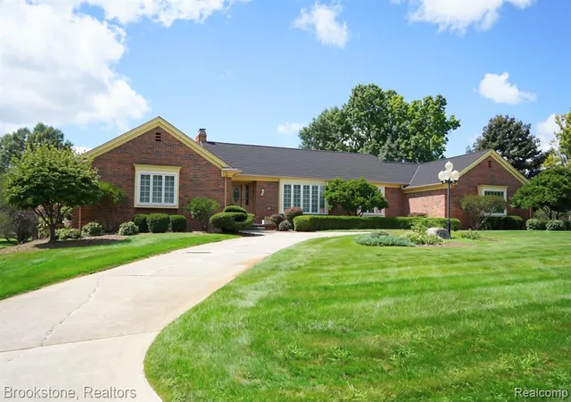 2nd image of 9598 Burning Tree Dr, Grand Blanc, MI 48439 9567 | MLS# 61023579