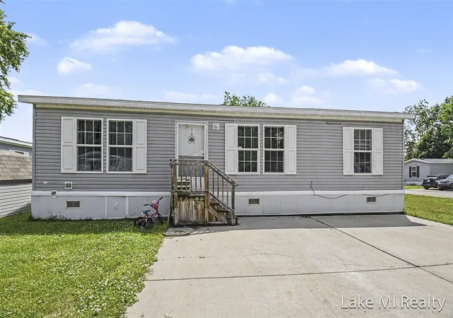 Photo 1 of Single family home for sale at 357 S Hardwick Dr, Grand Rapids, MI 49548 | MLS# 70547908 | Listing updated on 2026-09-16