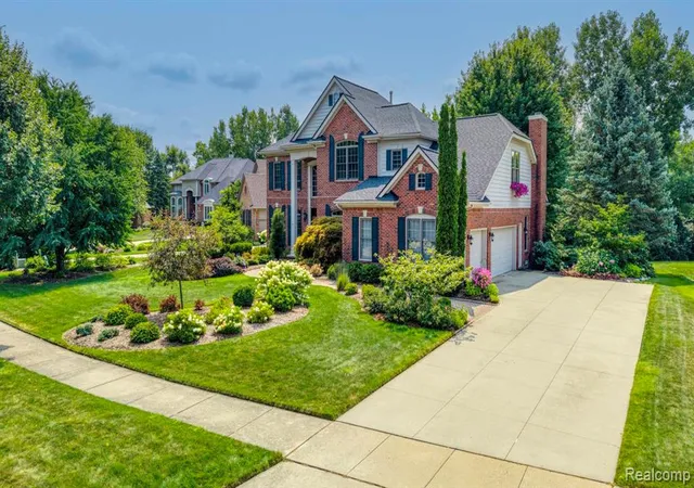 Photo 3 of Sale Pending at 1859 Buckthorn Ct, Troy, MI 48098 | MLS# 61020215 | Listing updated on 2026-08-16