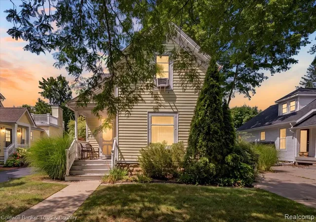 1st image of 319 Hickory St, Milford, MI 48381 1946 | MLS# 61024069