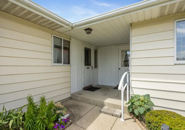 2nd image of 5946 Leisure South Dr, Grand Rapids, MI 49548 | MLS# 70549100