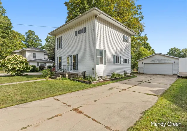 Photo 2 of Sale Pending at 113 W Maple St, Carson City, MI 48811 | MLS# 70554677 | Listing updated on 2026-09-14