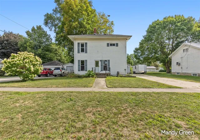 Photo 3 of Sale Pending at 113 W Maple St, Carson City, MI 48811 | MLS# 70554677 | Listing updated on 2026-09-14
