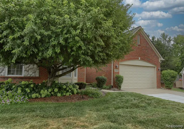 2nd image of 3845 Arbor Dr, Auburn Hills, MI 48326 | MLS# 61019156