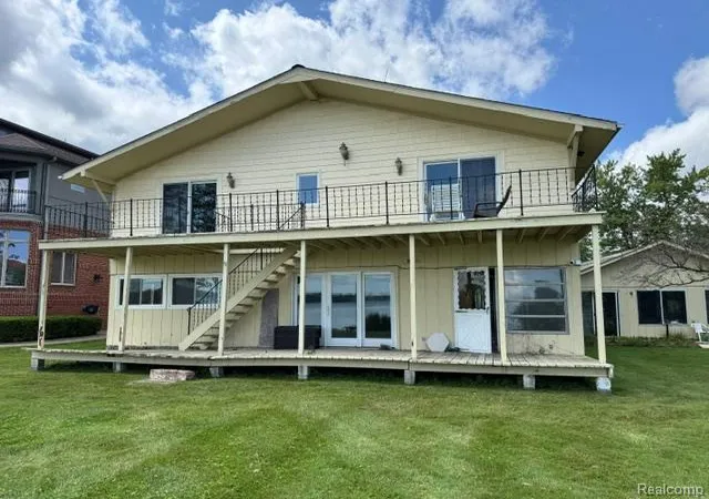 Photo 2 of Sale Pending at 1809 S Windside Dr, West Bloomfield, MI 48324 1284 | MLS# 61024531 | Listing updated on 2026-08-27