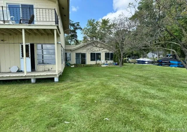 Photo 3 of Sale Pending at 1809 S Windside Dr, West Bloomfield, MI 48324 1284 | MLS# 61024531 | Listing updated on 2026-08-27