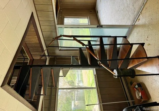 Photo 6 of Sale Pending at 1809 S Windside Dr, West Bloomfield, MI 48324 1284 | MLS# 61024531 | Listing updated on 2026-08-27