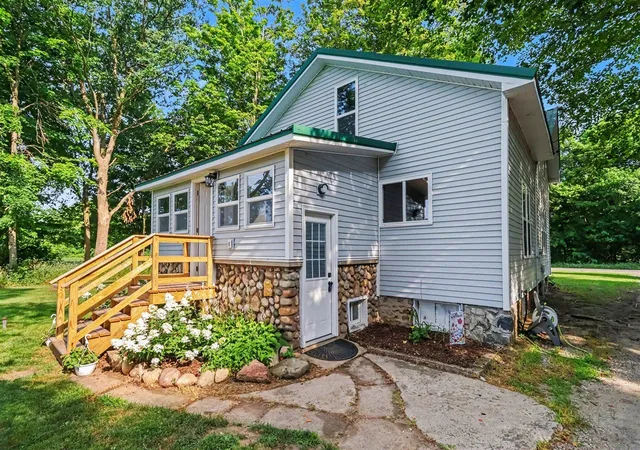 Photo 3 of Sale Pending at 2294 Nashville Rd, Hastings, MI 49058 | MLS# 70546032 | Listing updated on 2026-08-28