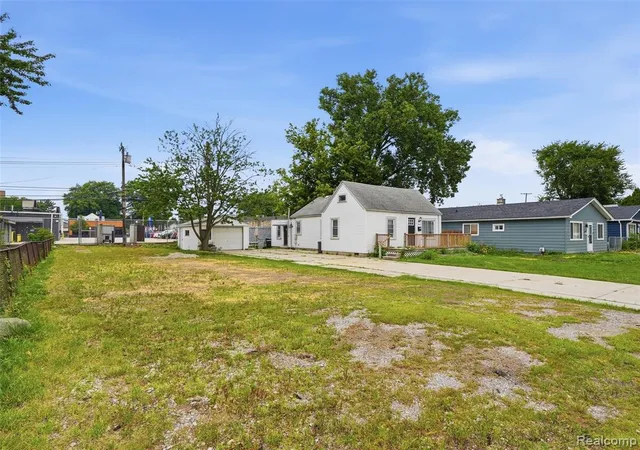 Photo 4 of Single family home for sale at 23409 Carlisle Ave, Hazel Park, MI 48030 | MLS# 61011435 | Listing updated on 2026-07-29