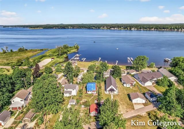 Homes for sale in Whitehall, MI | 1624 Collier Dr, Whitehall, MI 49461 | MLS# 70541006
