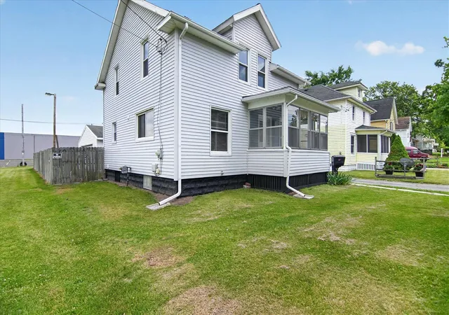 Homes for sale in Jackson, MI | 237 N Forbes St, Jackson, MI 49202 | MLS# 70543193