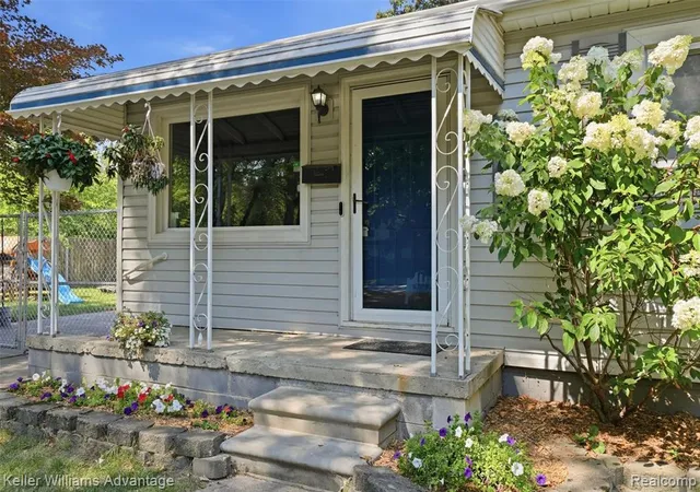 Photo 3 of Sale Pending at 17690 Colgate St, Dearborn Heights, MI 48125 | MLS# 61018399 | Listing updated on 2026-09-05