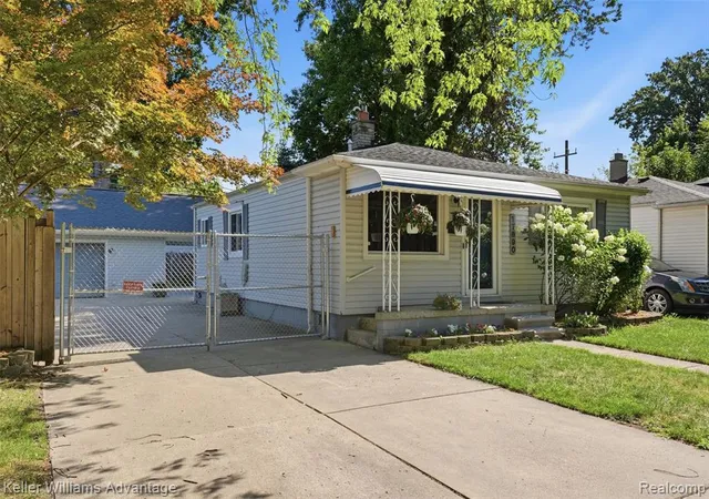 Photo 4 of Sale Pending at 17690 Colgate St, Dearborn Heights, MI 48125 | MLS# 61018399 | Listing updated on 2026-09-05