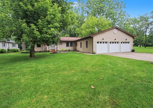 Homes for sale in Decatur, MI | 46896 Meadow Ln, Decatur, MI 49045 | MLS# 70541871