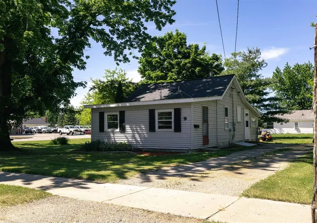 Homes for sale in Sparta, MI | 9 Carrie St, Sparta, MI 49345 | MLS# 70537996