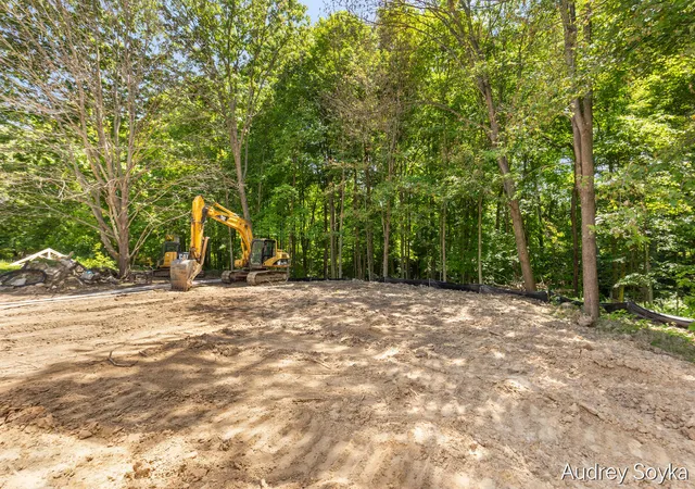 Homes for sale in Ada, MI | 8234 Cascade Rd, Ada, MI 49301 | MLS# 70536880