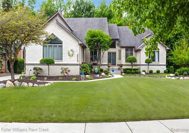 3rd image of 43737 Saint Julian Ct, Sterling Heights, MI 48314 | MLS# 60998134