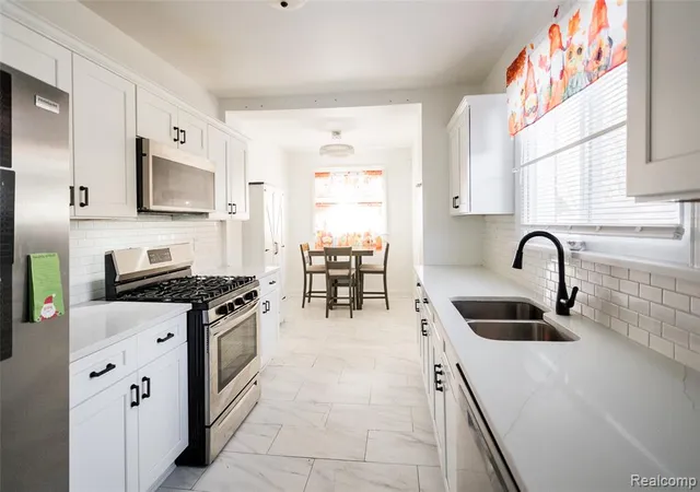 3rd image of 11164 E Outer Dr, Detroit, MI 48224 | MLS# 60987679