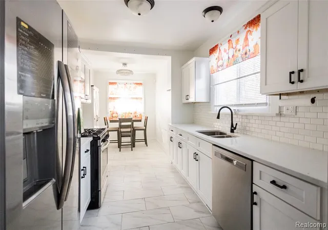 4th image of 11164 E Outer Dr, Detroit, MI 48224 | MLS# 60987679