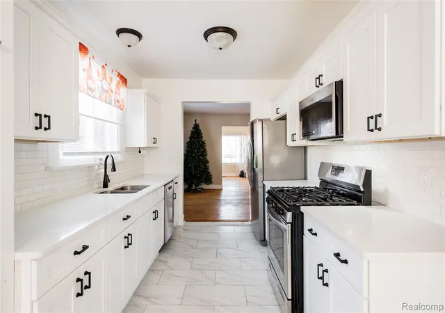 5th image of 11164 E Outer Dr, Detroit, MI 48224 | MLS# 60987679
