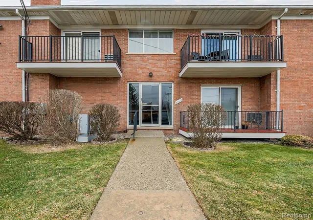 Homes for sale in Roseville, MI | 32125 Beaconsfield Street, Roseville, MI 48066 | Houzeo
