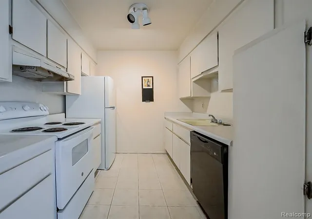Homes for sale in Roseville, MI | 32125 Beaconsfield St #44, Roseville, MI 48066 | MLS# 61005953