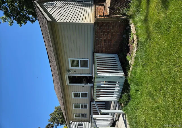Homes for sale in Oxford, MI | 941 Burlingham St, Oxford, MI 48371 | MLS# 60998278