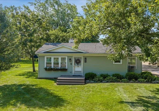 3rd image of 7434 Cardinal Rd, Lexington, MI 48450 | MLS# 50219700